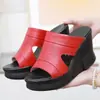 Pantuflas de Cuña de Cuero de Grulla Blanca para Mujer 2026 Verano Nuevas Plataforma Suela Gruesa Impermeable Plataforma Tacón Súper Alto Estilo Popular para Exteriores