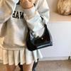 Bolso de Media Luna de Cuero Patente de Diseño Nicho Bolso para Mujer 2024 Nuevo Estilo Coreano de Alta Gama Bolso Bandolera de Hombro con Campana