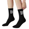 Calcetines negros de algodón puro personalizados, calcetines de media pantorrilla absorbentes de sudor y transpirables, personalización de logo en lotes pequeños, estilo europeo y americano personalizado