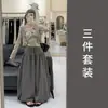 Conjunto de cárdigan de lunares grises, top tipo camisola y pantalón de pierna ancha para mujer, nuevo estilo de verano 2026, conjunto de tres piezas extremadamente hermoso e impresionante