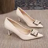 Sapatos Femininos de Nicho de Luxo Estilo Francês 2026 Coleção Primavera e Outono Novo Modelo com Saltos Finos, Bico Fino, Sapatos de Trabalho com Fivela Quadrada, Saltos Altos Elegantes