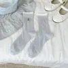 Calcetines para Mujer en Azul Claro con Bordado de Moño Hecho a Mano, Diseño de Oso, Malla Transpirable Versátiles Slouch Socks Mayoreo