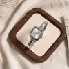 Nuevo reloj cuadrado pequeño de lujo ligero transfronterizo para mujer, reloj de cuarzo estilo pulsera, simple y elegante, adecuado para ir al trabajo, venta al por mayor