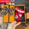 Producto Terminado de Ganchillo Hecho a Mano, Llavero de Ramo de Flores de Hilo, Flor de Rosa Creativa Flor Artificial Colgante para Bolsa, Regalo para el Día del Maestro