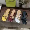 Primer Encuentro con las Sandalias de Cuña con Punta de Dedo y Hebilla Metálica a la Moda Estilo Coreano para Mujer, Nuevo Modelo de Verano, Calzado Versátil Estilo Hada para Exteriores con un Ambiente Elegante