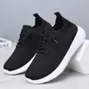Tênis Feminino Respirável Antiodor Solado Macio Bico Redondo Slip-On Novo da Primavera de 2025 Sapatos Casuais Diários para Mãe