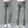 Jeans de hombre de alta gama, color claro, corte slim, pantalones casuales de pierna recta finos de verano, nuevos y modernos, estilo vintage, para hombre 2026