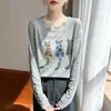 Blusa de tricô fina feminina outono, gola V, com design falso de duas peças, solta e modeladora, com estampa de gatinho, estilo pullover