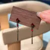 Aretes Usados de Cristal Rojo en Forma de Lágrima para Mujer Estilo Dulce Fresco Diseño de Nicho Individual Sensación de Alta Gama Pendiente