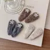Pasador de Navidad Gris con Pedrería de Copo de Nieve Peluche Pinza BB Pinza Peluda Pinza de Otoño e Invierno Pinza de Pato Accesorios para el Cabello
