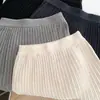 Falda plisada de punto gris estilo universitario para mujer petite, falda corta de línea A, nueva falda de medio cuerpo versátil de cintura alta para otoño e invierno