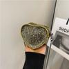 Bolso Pequeño para Mujer 2026 Nuevo Bolso Cruzado de Cadena de Moda con un Toque de Lujo, con Lentejuelas y Pedrería, Bolso Mini de Forma de Corazón de Nicho