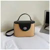 Bolsa de Palha Trançada Estilosa de Cor Contrastante Novo Estilo Verão 2026, Bolsa de Ombro Leve e Simples com Senso de Design, Bolsa de Mão e Bolsa Transversal Estilo Coreano