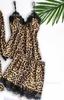 Nuevo conjunto de pijamas para el hogar con estampado de leopardo negro de seda de imitación europea y americana, conjunto de pijamas de encaje de moda, venta al por mayor