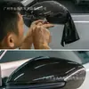 Negro brillante fibra de carbono oro negro calcomanía de control central interior de coche vinilo película forjada borde de puerta resistente a los arañazos