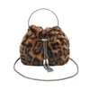 Bolso de felpa de moda para mujer Ruien 2026 Otoño Nuevo Bolso de hombro con cadena de moda Bolso cruzado de alto valor