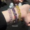 Pulseira de Zircônia Super Flash com Fivela Redonda Geométrica Torcida Pulseira Fashion Versátil Joia Exquisita de Luxo Leve de Alta Qualidade para Mulheres