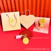 Chaveiro de Biscoito Dourado Puro para Recém-Casados Felizes Buquê de Flores Criativo Conjunto de Presente para Dia dos Namorados e Dia dos Namorados Chinês Atacado Personalizado