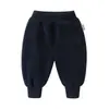 Pantalones de forro polar para niños para otoño e invierno, engrosados para ropa exterior de invierno para niños, pantalones de chándal de forro polar integrados para niñas y niños pequeños