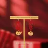 Brincos do Ano do Cavalo Vermelho 'Fique Rico Logo' com Pingente de Caractere da Fortuna, Novo Modelo Popular de 2026, Joia de Orelha Festiva de Ano Novo