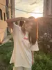 2026 Estilo Americano Nueva Marca de Moda Diseño Bordado Camiseta de Manga Corta de Algodón Puro para Hombres y Mujeres Verano Pareja Estudiante Tops Ins
