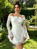 Nuevo Vestido Corto Elegante y Exquisito de Encaje Off-Shoulder Delgado Ajustado Otoño/Invierno 2026 Europeo y Americano