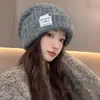 Gorros de Otoño e Invierno para Mujer, Gorros de Felpa de Color Puro con Doble Etiqueta, Nuevos Gorros de Punto Modernos y Versátiles, Gorros de Lana Peluda para Circunferencia de Cabeza Grande