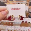 Nuevos pendientes de botón de mariposa con perlas rojas flocadas de estilo francés 2023, pendientes elegantes de alta calidad a la moda para otoño e invierno, al por mayor