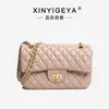 Bolsa Feminina de Luxo Estilo Chanel 2026 Nova Moda Versátil Acolchoada Transversal Casual Simples de Ombro Pequena Quadrada