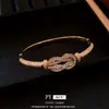 Pulseira com Fivela de Ferradura Envolvida em Zircônia, Banhada a Ouro Real, Pulseira de Luxo Leve e de Alta Qualidade, Pulseira Moderna e Versátil