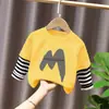 Camiseta base para niño 2026 nuevo modelo camiseta de manga larga a rayas patchwork para niños top de algodón puro otoño para niños mayores