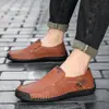 Zapatos de hombre cosidos a mano de talla grande transfronterizos, mocasines de otoño casuales y modernos para exteriores, zapatos de conducción antideslizantes de suela blanda