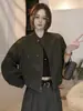 Chaqueta corta de cuero flocado retro para mujer, nuevo estilo otoño 2026, versátil, adelgazante, cuello alto, top chaqueta elegante