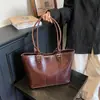 Bolsa Tote de Design de Nicho 2026 Nova Coleção de Primavera Bolsa de Grande Capacidade para Mulheres, Bolsa de Ombro Moderna, Simples e Estilosa