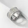 Anillo de Titanio de Cuatro Filas con Diamantes Transfronterizo, Anillo de Titanio de Alta Gama Totalmente Incrustado de Diamantes para Hombre de Moda, Venta Directa de Fábrica, Estilo Personalizado de Circonita