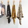 Lenço Quadrado Pequeno de Seda e Lã Estilo Coreano Versátil Castanha de Caju para Mulheres no Outono e Inverno Padrão Espinha de Peixe Lenço Decorativo Lenço Estiloso