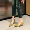 Zapatos de tacón de aguja de ante verde oliva con punta fina, modelo nuevo 2026, cómodos, de tacón alto, para estar de pie mucho tiempo y uso versátil en el lugar de trabajo.