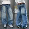 Jeans para hombre desgastados, lavados, de corte holgado y pierna recta - un pantalón largo moderno, minimalista, versátil y casual para el uso diario y para ir al trabajo