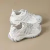 Tênis femininos dad shoes de sola grossa, novo modelo 2026, populares este ano, tênis de treino alemães em malha respirável, tênis esportivos casuais que aumentam a altura