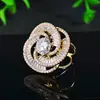 Versátil Nicho Espiral Geométrico Seda Fivela de Toalha Senso de Design Micro-incrustado Zircônia Luxo Leve Anel X Lenço Lenço Quadrado Fivelas Acessórios Atacado