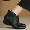 Botas de tornozelo forradas com fleece para mulheres, perfeitas para o outono e inverno. Estas botas Chelsea de sola macia são confortáveis e não vão cansar os seus pés.. Ideal para mães de meia-idade e idosas, combinam bem com vestidos