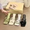 Zapatillas de tacón alto estilo coreano de nicho para mujer Zapatos 2026 Novedad de verano Celebridad de Internet Versátiles Sandalias para exteriores de punta cuadrada y punta abierta
