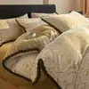 Juego de Cama de Cuatro Piezas de Terciopelo de Leche Tallado de Gama Alta Clase A, Funda de Edredón Gruesa de Doble Cara de Coral para Invierno, Sábana Bajera, Juego de Cama 4
