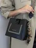 Bolsos Pequeños de Moda para Mujer en Otoño e Invierno, Bolso Cruzado Versátil Nuevo con Correa Ancha, Bolso Cubo Texturizado Popular
