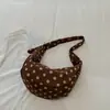 Bolso bandolera de un solo hombro elegante de alto valor con un toque relajado, moda estilo coreano de lunares, bolso casual de personalidad tipo bollo para debajo del brazo