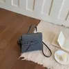Bolso de Mano Pequeño Cuadrado de Moda Estilo Coreano Shuai Mi Home para Mujer, Nuevo Modelo Verano 2026, Moderno y Versátil, Popular para Ir al Trabajo Este Año