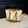Bolsa de Hombro Cruzada de Gran Capacidad Elegante Colores Nuevos Otoño/Invierno 2025 Bloques de Color Acolchado Textura Simple Debajo del Brazo Tote para Mujer