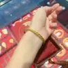 Tienda de Oro Mismo Estilo Pulsera Retorcida Minimalista Chapada en Oro de Diseño Nicho, Imitación Oro, Pulsera de Moda de Lujo Ligero de Gama Alta para Mujer