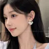 Aretes de perlas para mujer, suministro de puesto de mercado nocturno, aretes de temperamento de alto sentido, diseño de nicho, aretes de moda, venta al por mayor