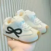 Tênis infantil Forrest Gump 2026 primavera e outono novo estilo tênis casual branco para meninas tênis esportivo para meninos tênis de corrida para bebês com sola macia